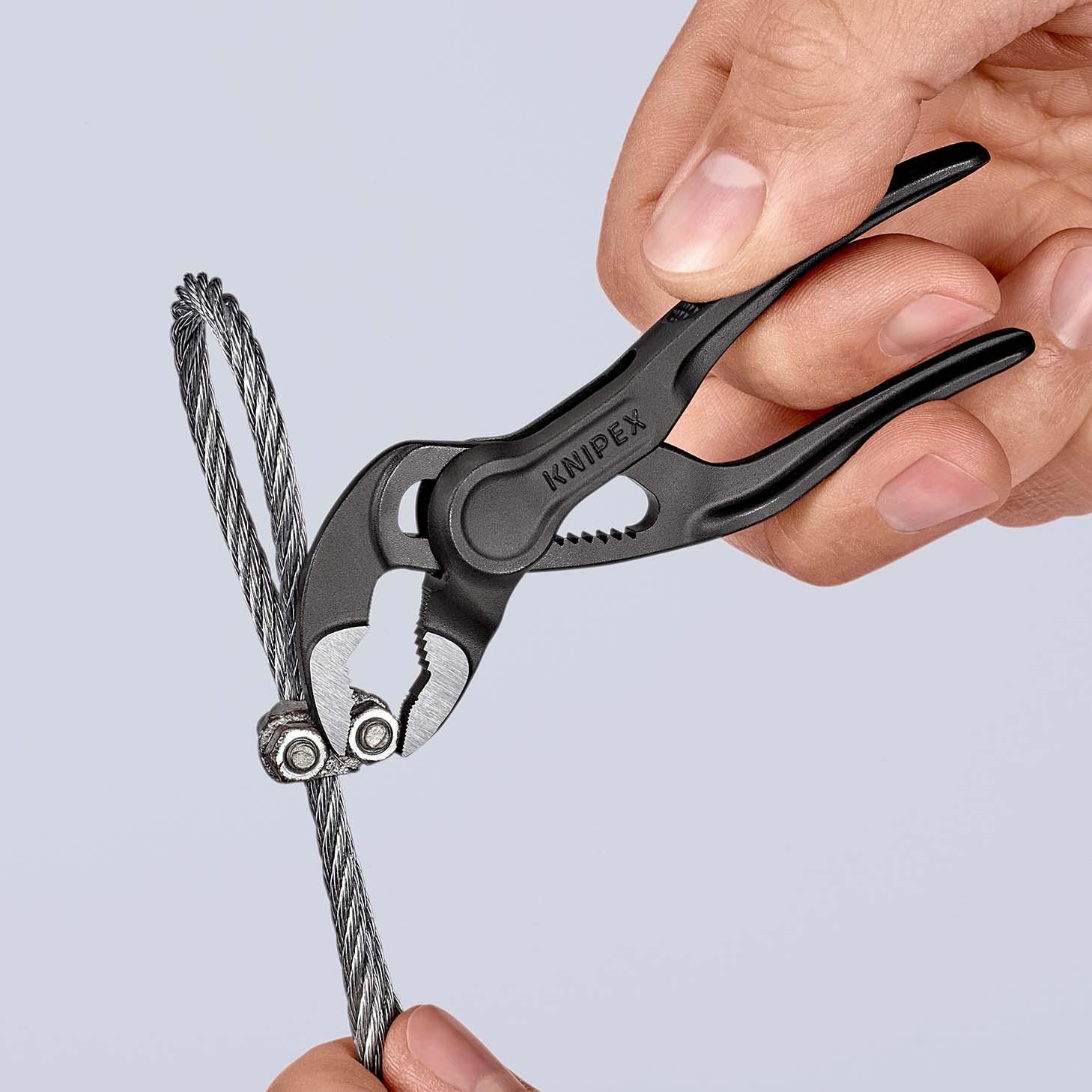 KNIPEX 87 00 100 BK Cobra® XS Rohr- und Wasserpumpenzange 100 mm grau atramentiert aufgeprägte, raue Oberfläche poliert Produktbild img3 L