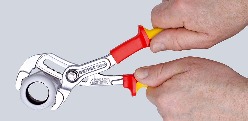 KNIPEX 87 26 250 T Cobra® VDE Hightech-Wasserpumpenzange, isoliert 250 mm verchromt isoliert mit Mehrkomponenten-Hüllen und integrierter Befestigungsöse, VDE-geprüft Produktbild img6 L