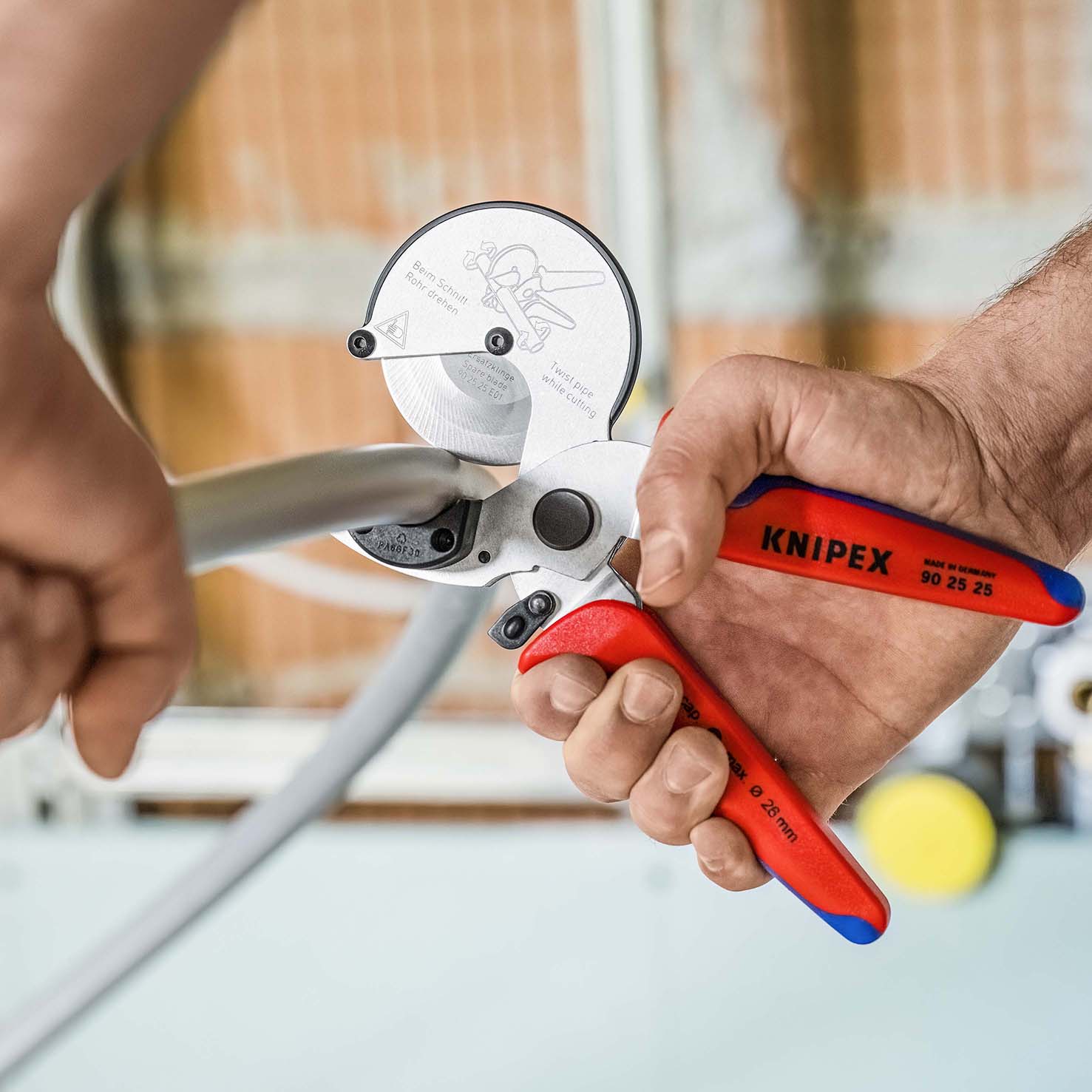KNIPEX 90 25 20 Rohrschneider für Verbund- und Schutzrohre 210 mm verchromt mit Mehrkomponenten-Hüllen Produktbild img12 L