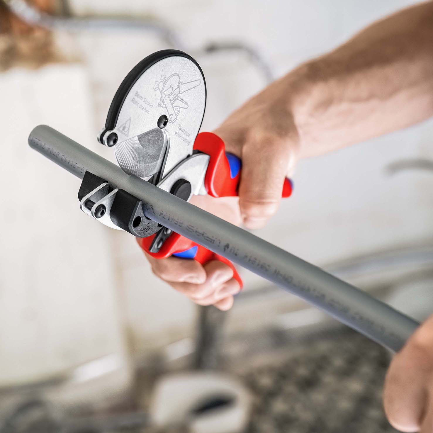 KNIPEX 90 25 20 Rohrschneider für Verbund- und Schutzrohre 210 mm verchromt mit Mehrkomponenten-Hüllen Produktbild img13 L