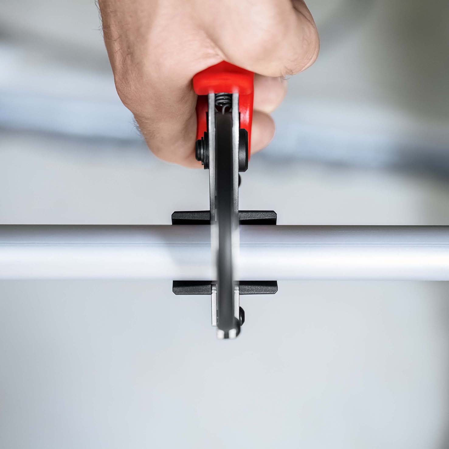 KNIPEX 90 25 20 Rohrschneider für Verbund- und Schutzrohre 210 mm verchromt mit Mehrkomponenten-Hüllen Produktbild img14 L