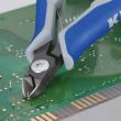 KNIPEX 79 22 120 Präzisions-Elektronik-Seitenschneider 120 mm brüniert mit Mehrkomponenten-Hüllen poliert Produktbild img3 S