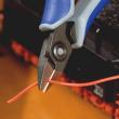 KNIPEX 79 32 125 Präzisions-Elektronik-Seitenschneider 125 mm brüniert mit Mehrkomponenten-Hüllen poliert Produktbild img3 S