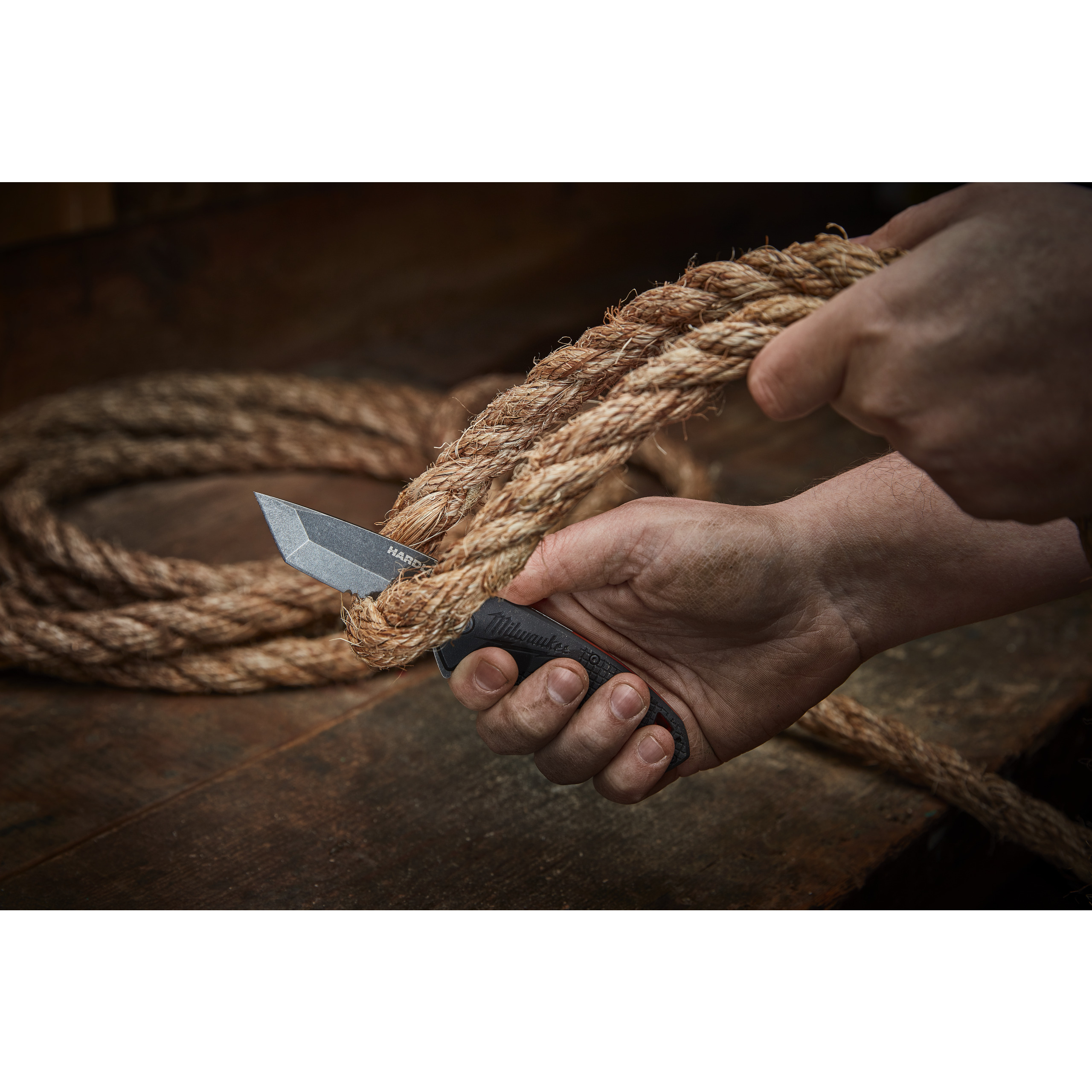 HARDLINE Premium-Klappmesser, 75 mm Klingenlänge mit partiellem Wellenschliff Milwaukee  Produktbild img3 L
