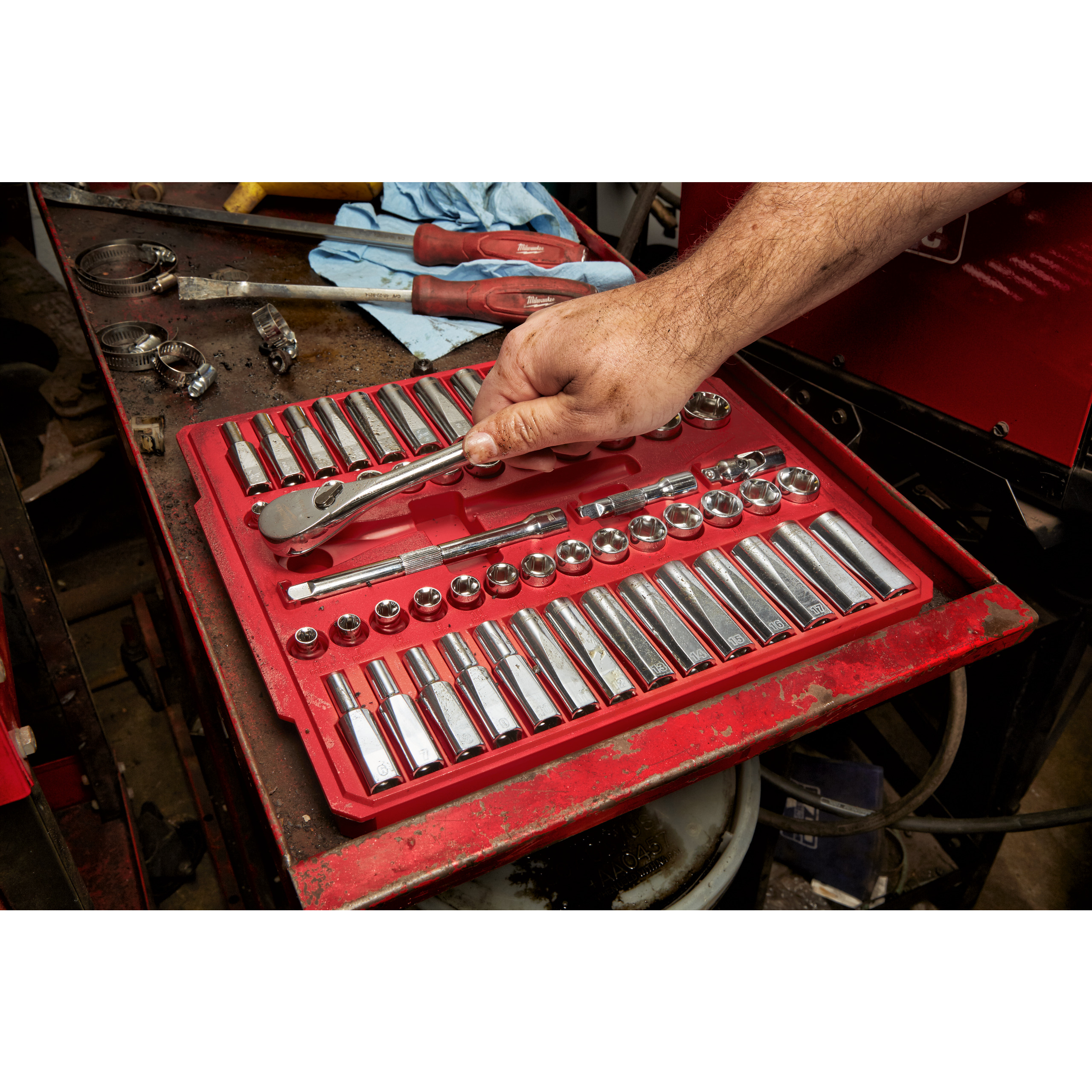 Ratschen- und Steckschlüsseleinsatz Set 3/8" imperial & metrisch, 56-teilig Milwaukee Produktbild img3 L
