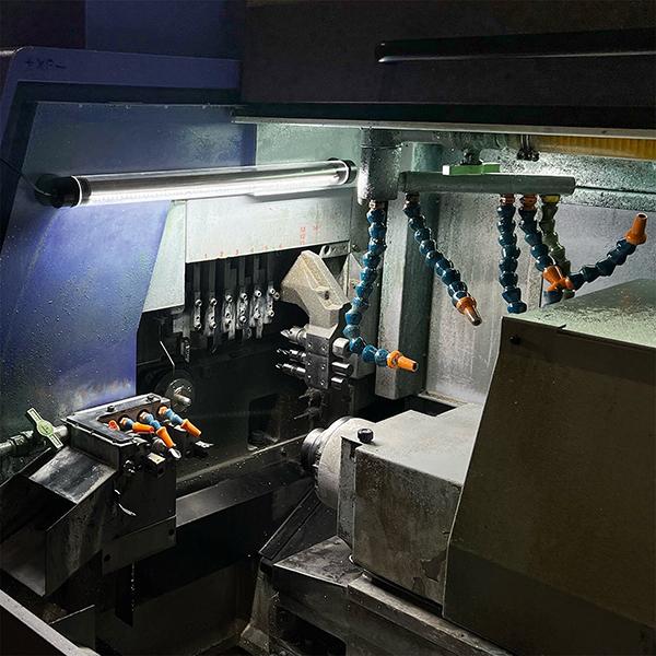 LED-Maschinenleuchte Tubelight L 2400 Lumen 24 Watt 602x40mm Produktbild img3 L