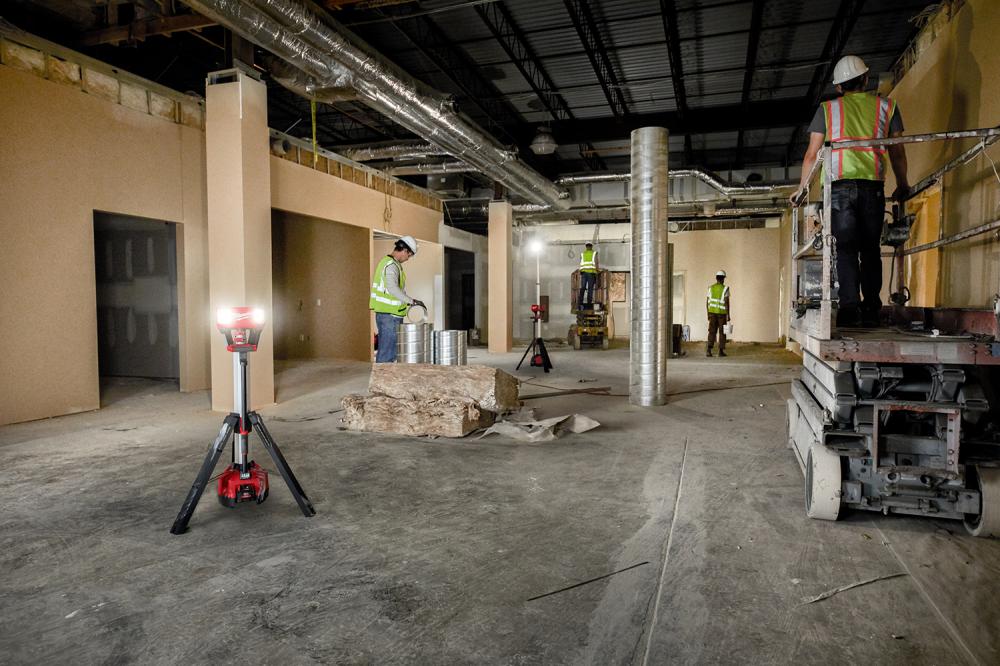 Akku-Baustrahler solo M18 HOSALC-0 Milwaukee ohne Akku ohne Ladegerät Karton Produktbild img3 L