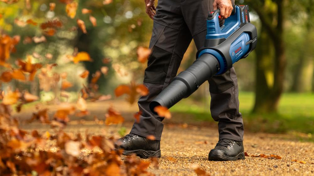 Akku-Gebläse, solo GBL 18V-800 Bosch ohne Akku Ladegerät Karton Produktbild img7 L