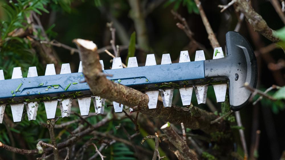 Akku-Heckenschere solo GHE 18V-60 II Bosch ohne Akku Ladegerät Karton Produktbild img2 L