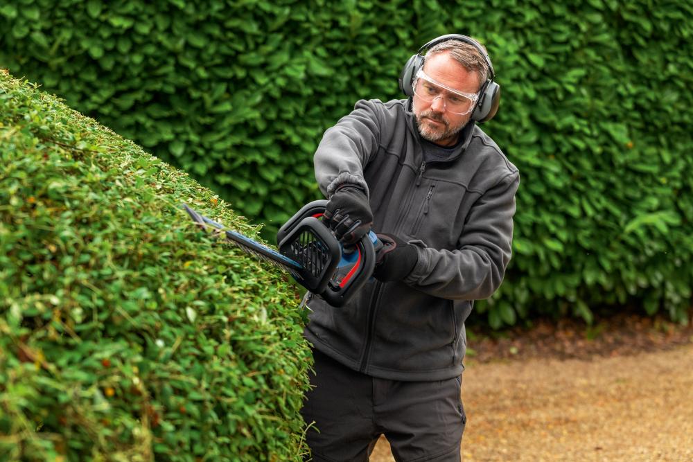 Akku-Heckenschere solo GHE 18V-60 II Bosch ohne Akku Ladegerät Karton Produktbild img3 L