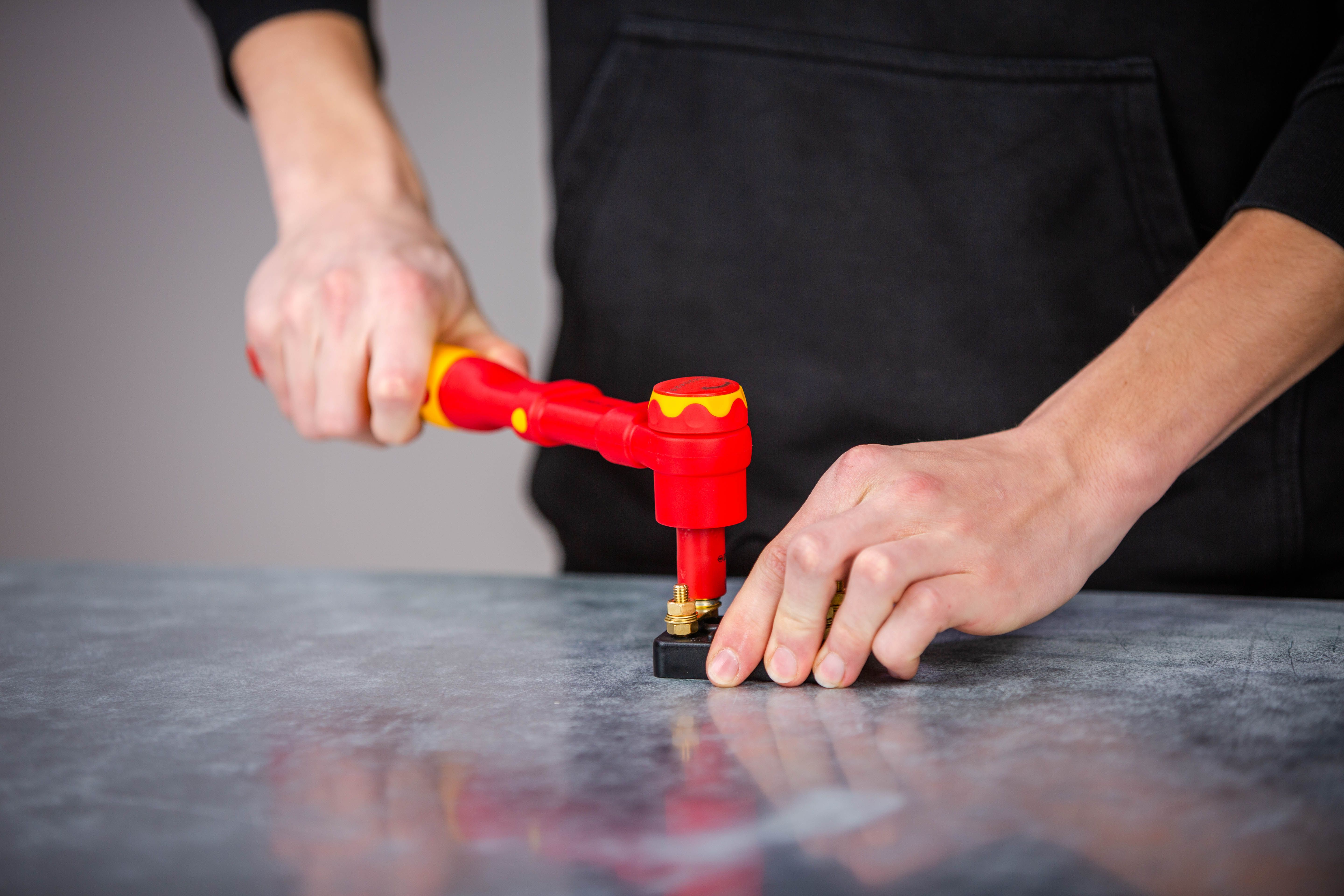 Wiha Drehmomentschlüssel electric 1/4" für Steckschlüssel, variabel einstellbare Drehmomentbegrenzung (43126) Produktbild img7 L