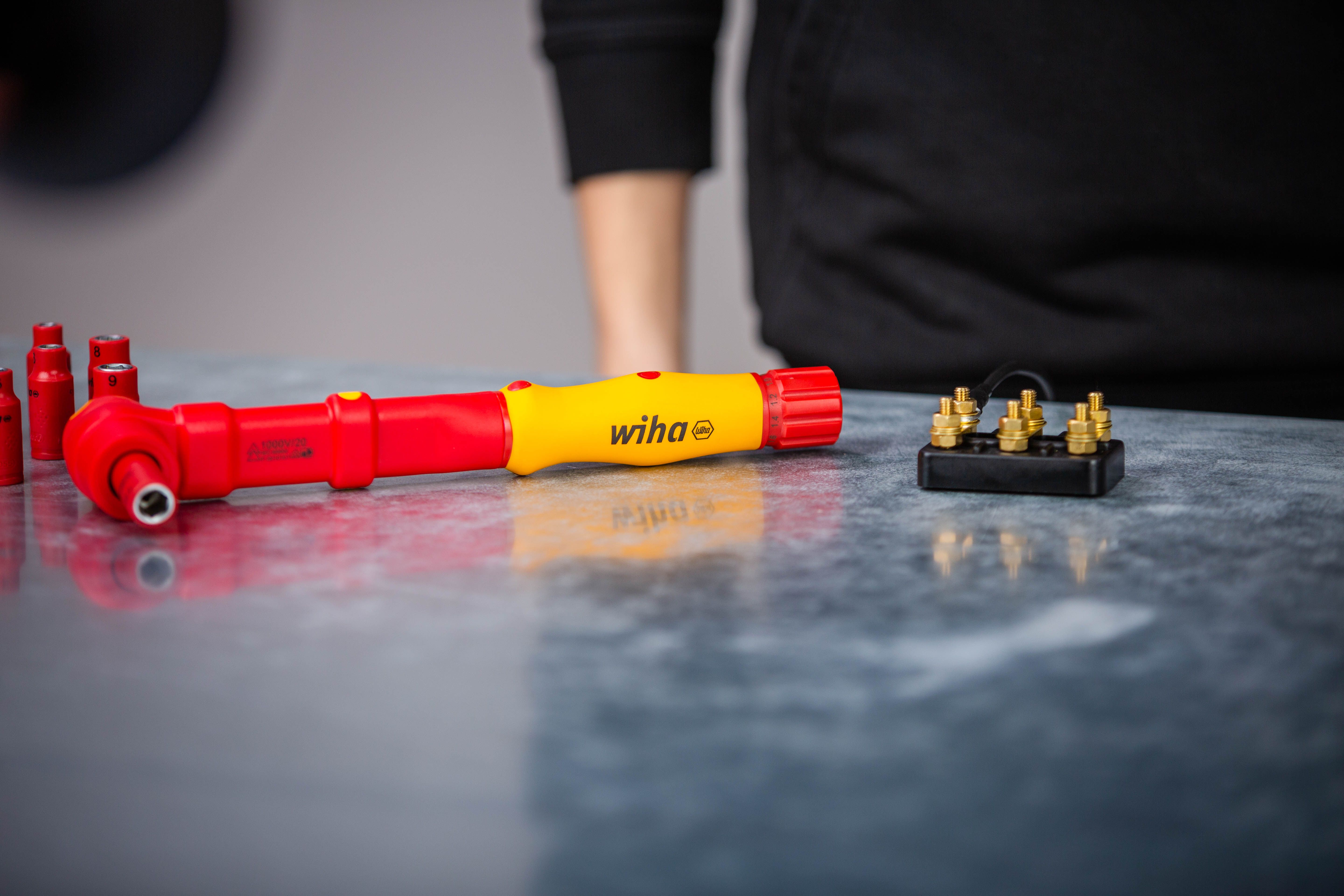 Wiha Drehmomentschlüssel electric 1/4" für Steckschlüssel, variabel einstellbare Drehmomentbegrenzung (43126) Produktbild img6 L