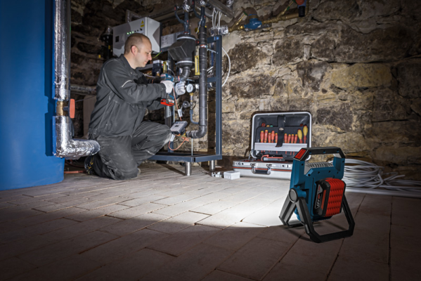 BOSCH Akku-Bauleuchte GLI 18V-1900 Produktbild img2 L