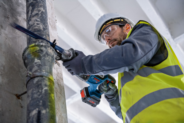 Akku-Säbelsäge solo GSA 18V-28 Bosch ohne Akku ohne Ladegerät L-Boxx Produktbild img2 L