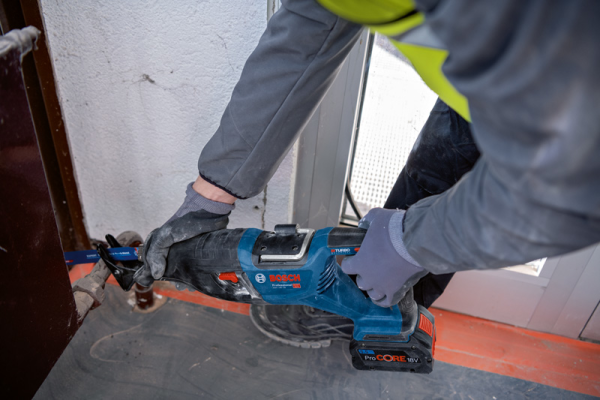 Akku-Säbelsäge solo GSA 18V-28 Bosch ohne Akku ohne Ladegerät L-Boxx Produktbild img4 L