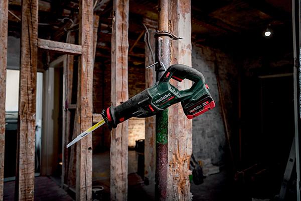 Akku-Säbelsäge solo SSEP 18 LT BL Metabo ohne Akku ohne Ladegerät metaBOX Produktbild img5 L