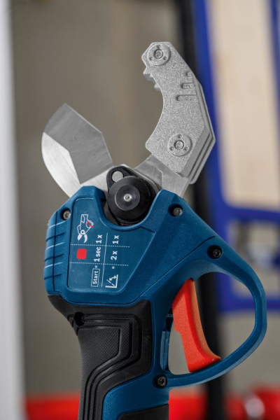 Akku-Rohrschere solo GPC18V-32P ohne Akku ohne Ladegerät Karton Produktbild img3 L