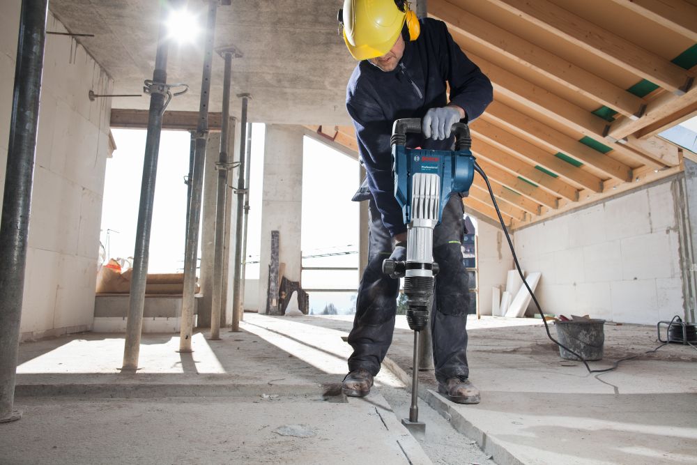 Bosch PRO Schlaghammer mit SDS max GSH 11 VC im Handwerkerkoffer Produktbild img4 L