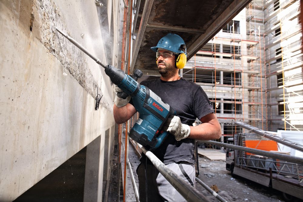 Bosch PRO Schlaghammer mit SDS max GSH 7 VC im Handwerkerkoffer Produktbild img4 L