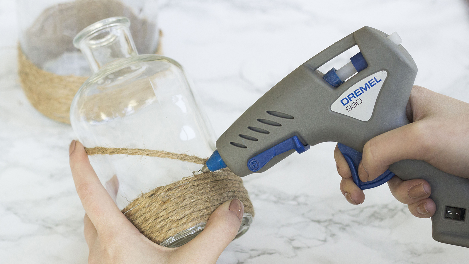 Dremel Heißklebepistole 930, 12 Farb-Klebestifte (7 mm), 6 Klebestifte (7 mm) Produktbild img3 L