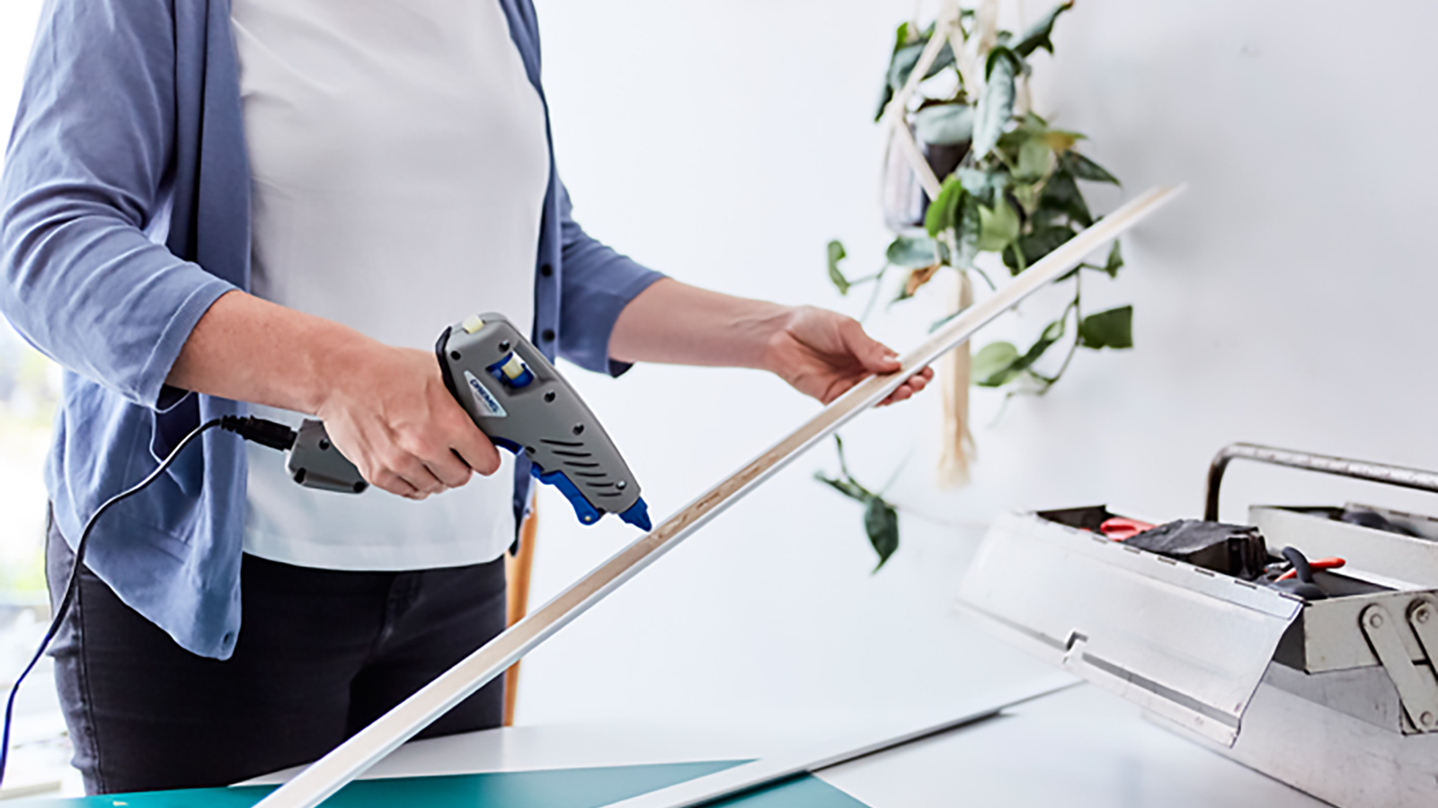 Dremel Heißklebepistole 940-3 Kompaktwerkzeug (195 °C) mit 3 Zubehöre Produktbild img3 L