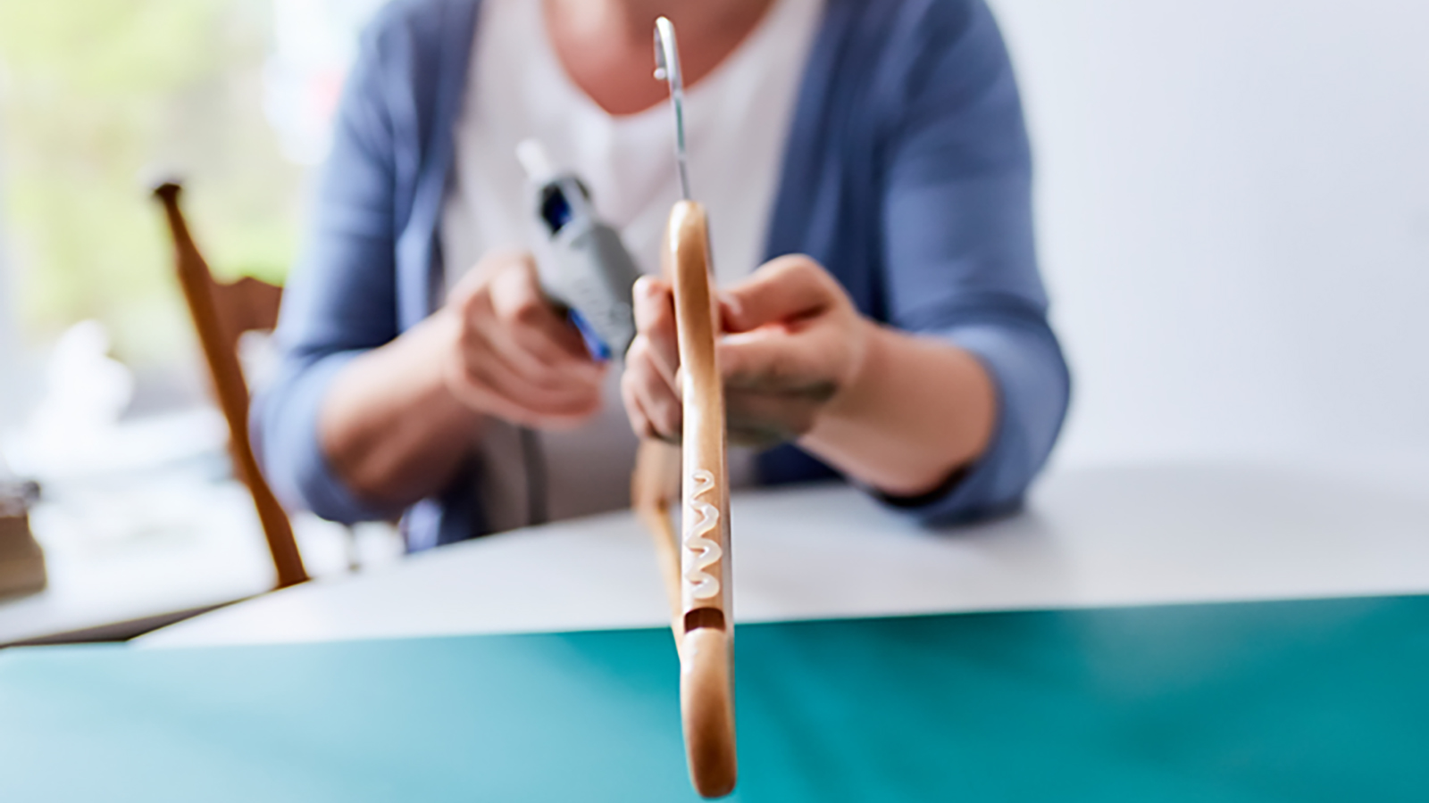 Dremel Heißklebepistole 910-3 Kompaktwerkzeug (165 °C) mit 3 Zubehöre Produktbild img2 L