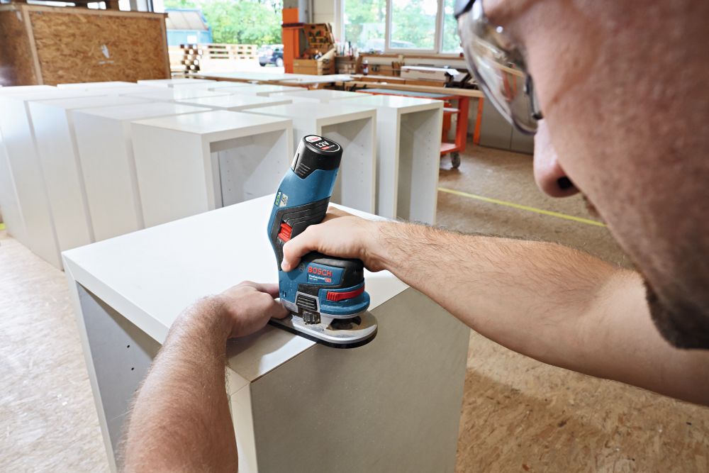 Bosch PRO Akku-Kantenfräse GKF 12V-8, 2 x Akku GBA 12V 3.0Ah in L-BOXX Produktbild img4 L