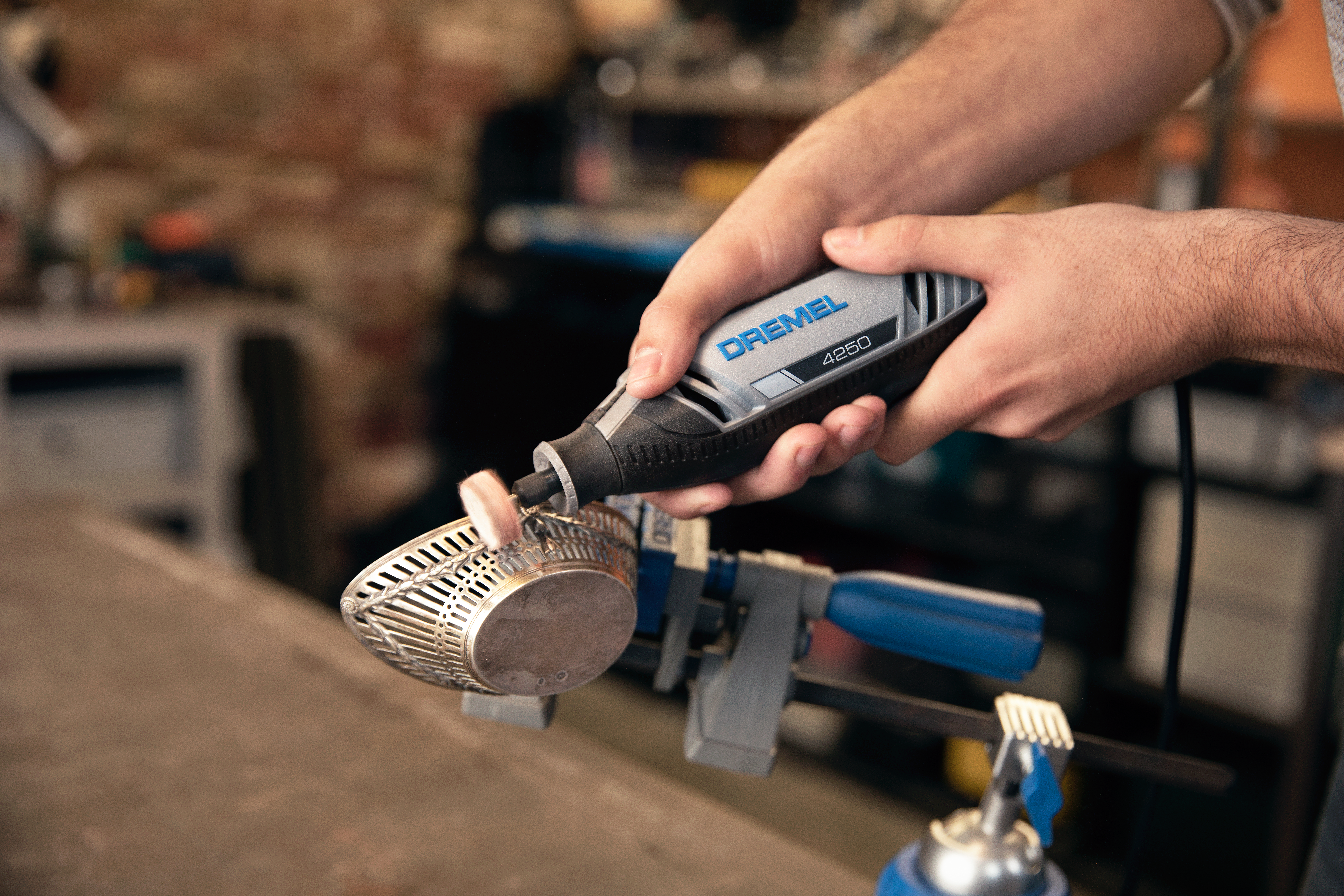 Dremel 4250, kabelgebundenes Multifunktionswerkzeug, 35 Zubehöre Produktbild img10 L