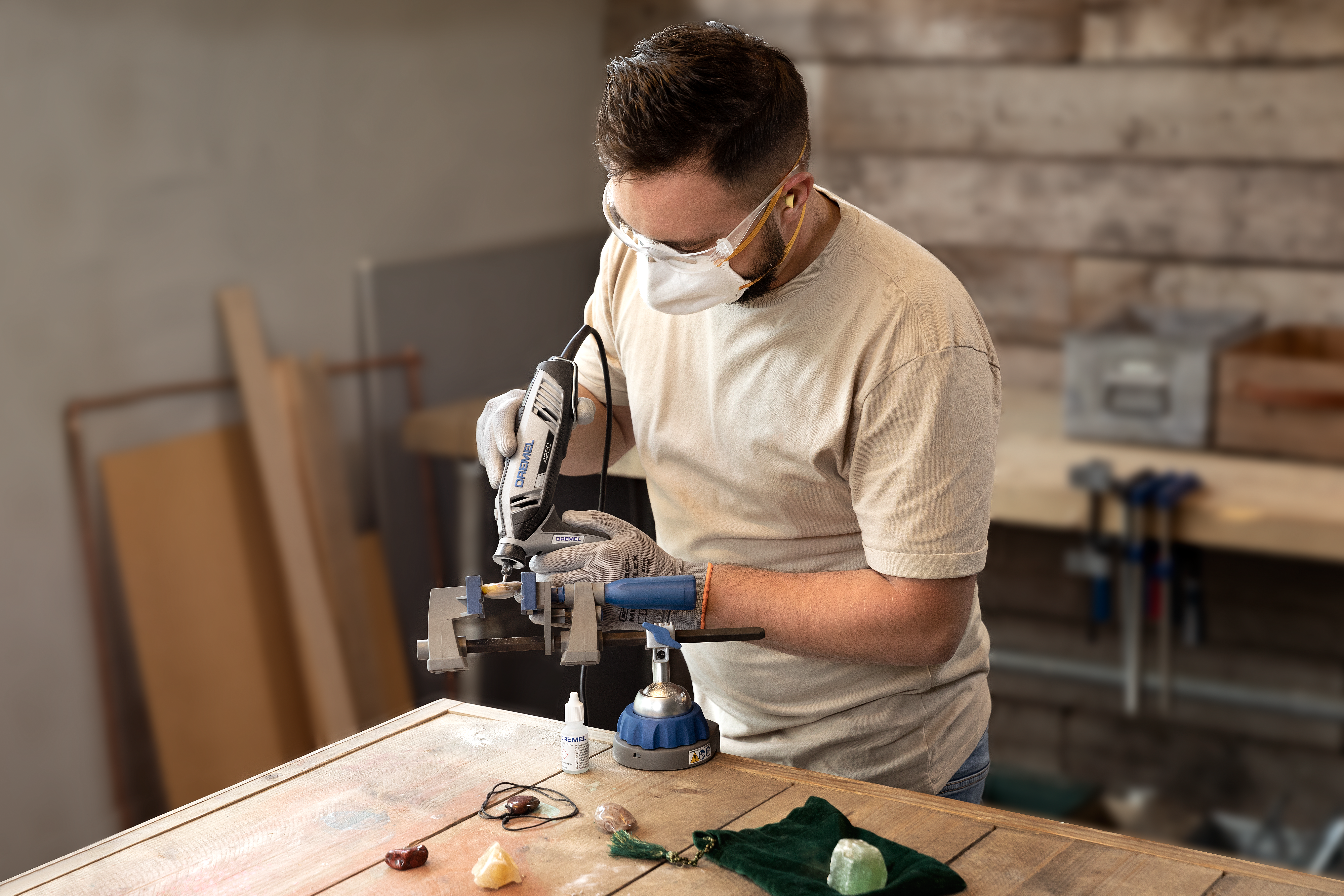Dremel 4250, kabelgebundenes Multifunktionswerkzeug, 35 Zubehöre Produktbild img7 L