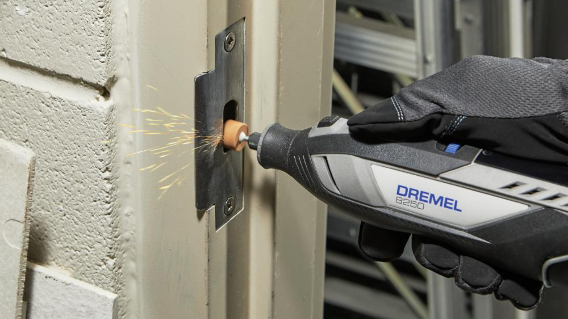 Dremel 8250, Kabelgebundenes Multifunktionswerkzeug, 65 Zubehöre, 5 Aufsätze Produktbild img7 L