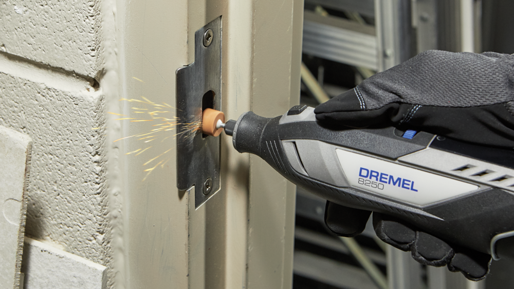 Dremel 8250, Kabelgebundenes Multifunktionswerkzeug, 65 Zubehöre, 5 Aufsätze Produktbild img8 L