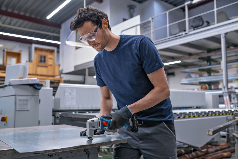 Bosch PRO Akku-Blechschere GSC 18V-16 E, 2 x Akku ProCORE18V 4.0Ah in L-BOXX Produktbild img6 L