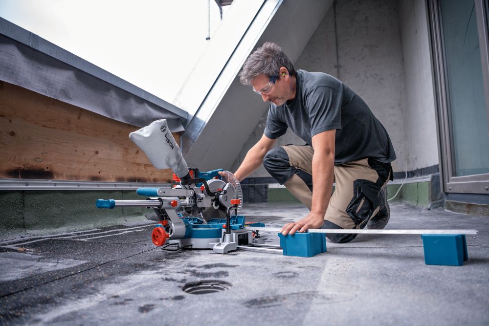 Bosch PRO Akku-Kapp- und Gehrungssäge GCM 18V-216 D Produktbild img6 L