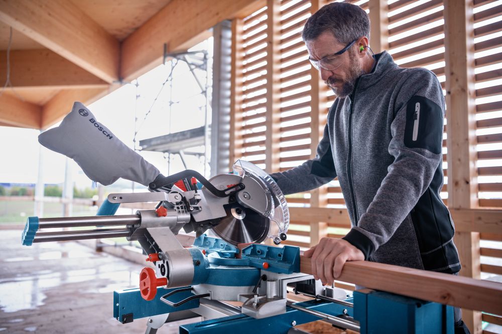Bosch PRO Akku-Kapp- und Gehrungssäge GCM 18V-254 D Produktbild img6 L
