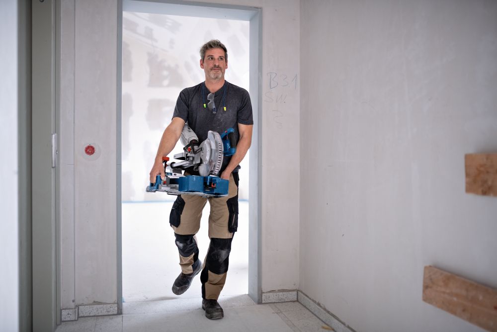 Bosch PRO Akku-Kapp- und Gehrungssäge GCM 18V-216 D Produktbild img5 L