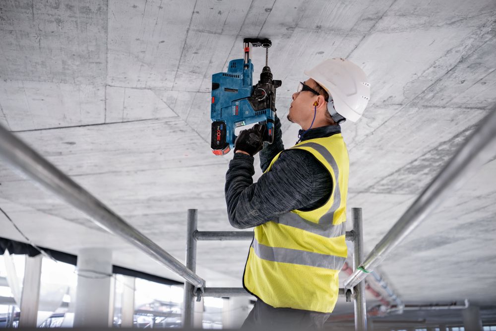Bosch PRO Akku-Bohrhammer mit SDS plus GBH 18V-24 C in L-BOXX Produktbild img4 L