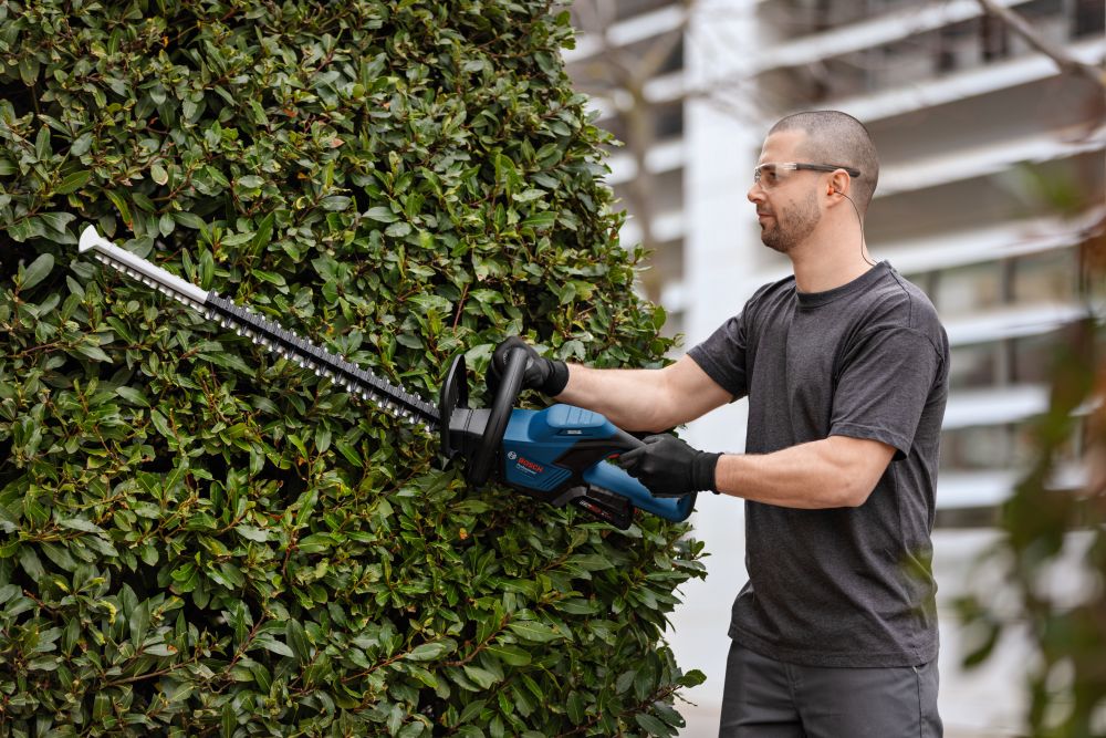 Bosch PRO Akku-Heckenschere GHE 18V-60 Produktbild img4 L