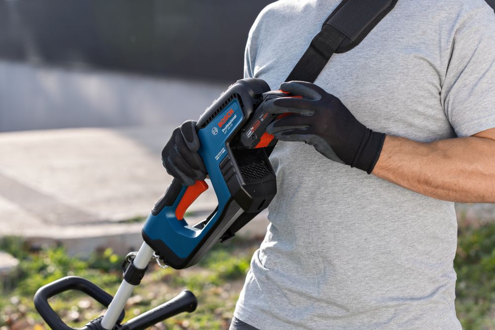 Bosch PRO Akku-Rasentrimmer GRT 18V-33 Produktbild img4 L