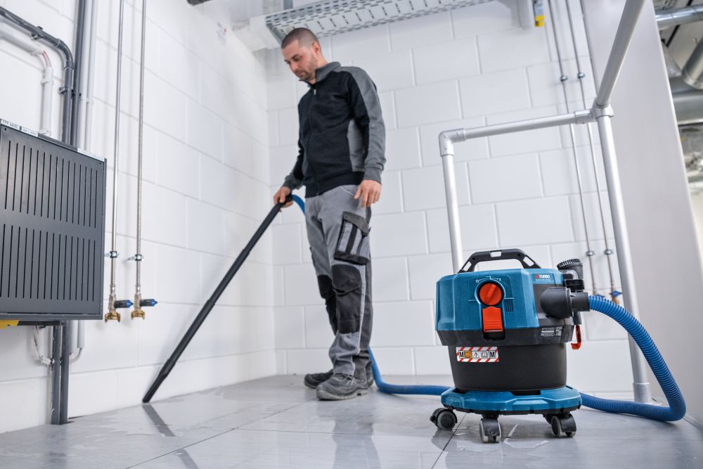 Bosch PRO Akku-Staubsauger GAS 18V-12 MC Produktbild img4 L
