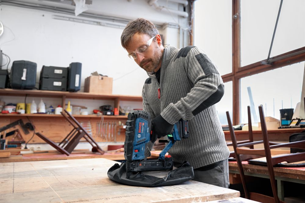 Bosch PRO Akku-Holzklammerer GTH 18V-38 M in L-BOXX Produktbild img4 L