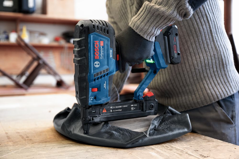 Bosch PRO Akku-Holzklammerer GTH 18V-38 M in L-BOXX Produktbild img5 L