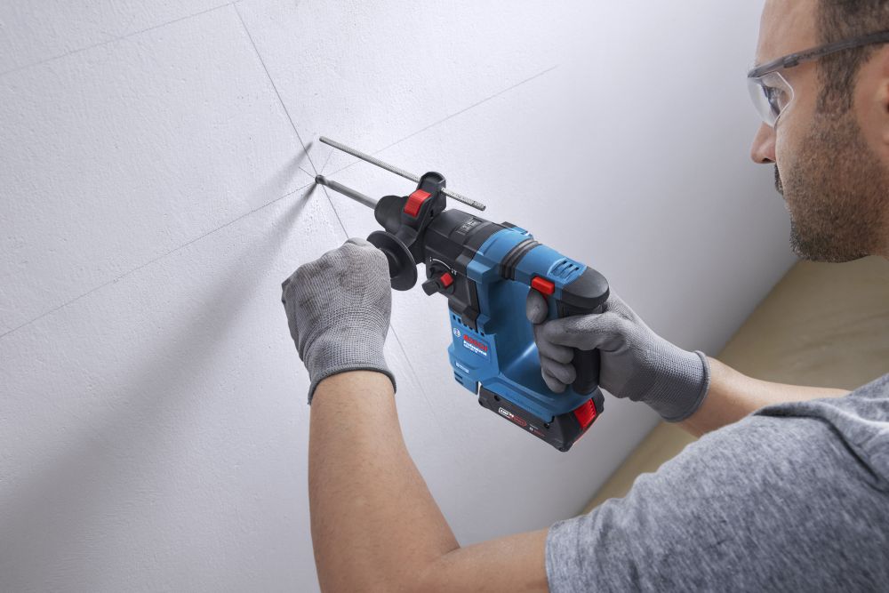 Bosch PRO Akku-Bohrhammer mit SDS plus GBH 18V-18, 2 x Akku GBA 18V 2.0Ah,Handwerkerkoffer Produktbild img5 L