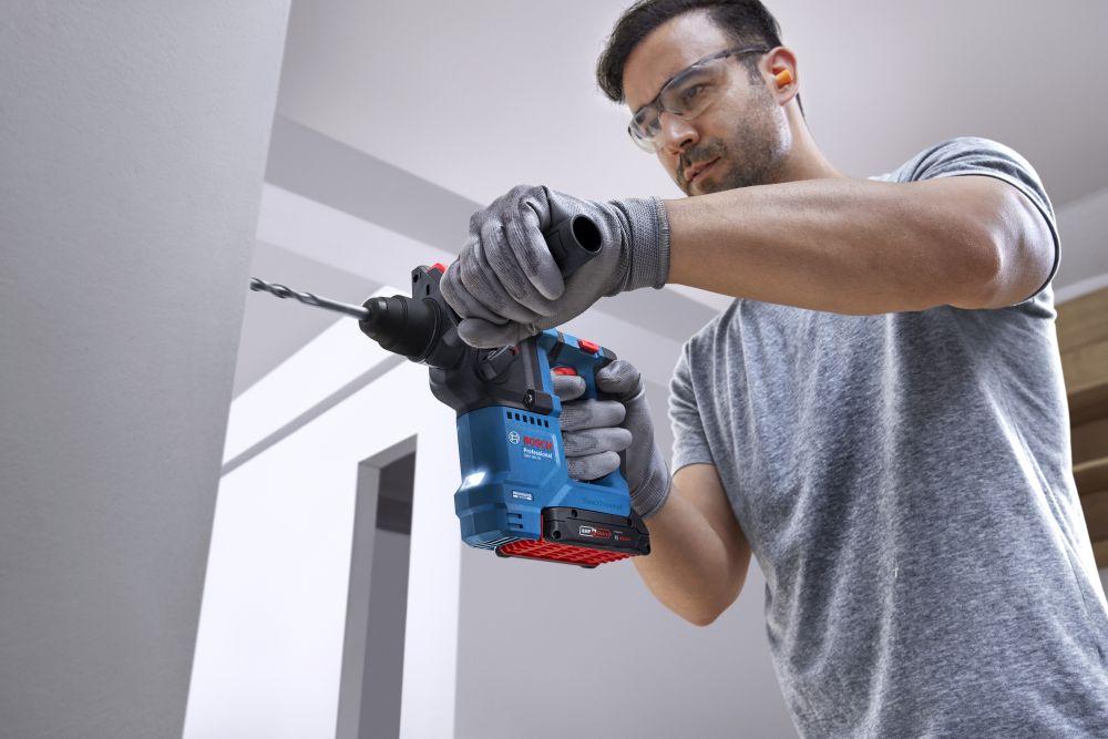 Bosch PRO Akku-Bohrhammer mit SDS plus GBH 18V-18, 2 x Akku GBA 18V 2.0Ah,Handwerkerkoffer Produktbild img6 L