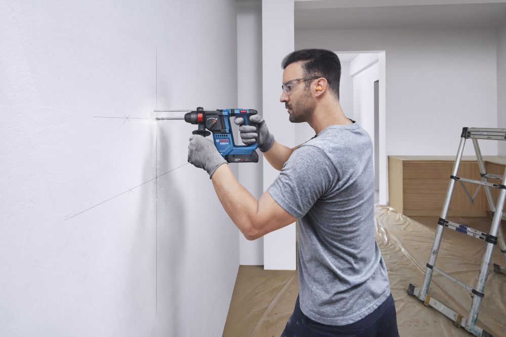 Bosch PRO Akku-Bohrhammer mit SDS plus GBH 18V-18, 2 x Akku GBA 18V 2.0Ah,Handwerkerkoffer Produktbild img4 L