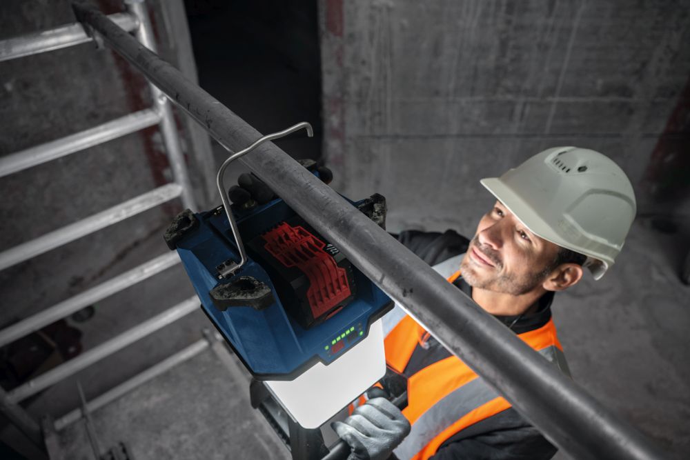 Bosch PRO Akku-Bauleuchte GLA 18VH-7500 + Kaltgerätekabel Produktbild img6 L