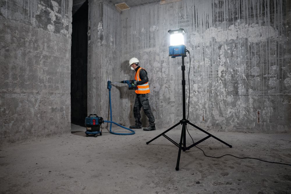 Bosch PRO Akku-Bauleuchte GLA 18VH-7500 + Kaltgerätekabel Produktbild img5 L