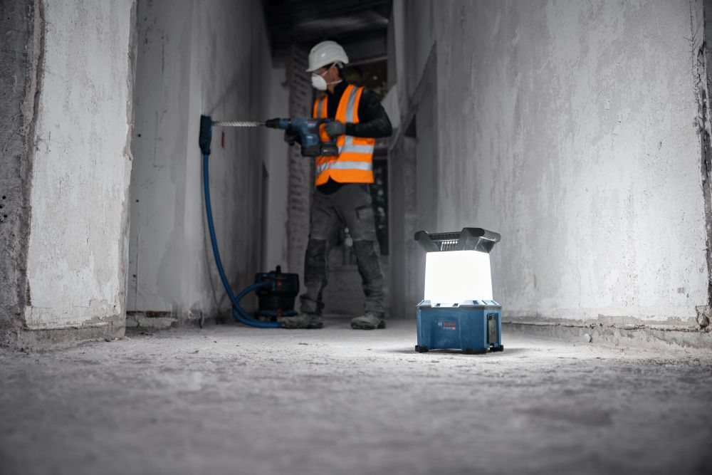 Bosch PRO Akku-Bauleuchte GLA 18VH-7500 + Kaltgerätekabel Produktbild img4 L