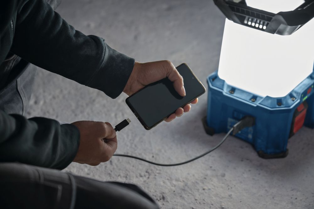 Bosch PRO Akku-Bauleuchte GLA 18VH-7500 + Kaltgerätekabel Produktbild img7 L
