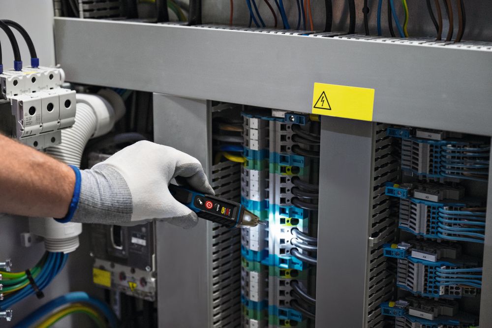 Bosch PRO Berührungsloser Spannungsprüfer GVD 1000-17 Produktbild img5 L