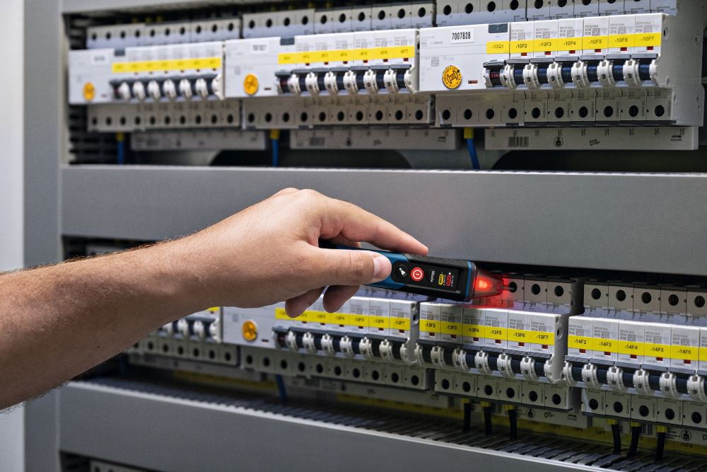 Bosch PRO Berührungsloser Spannungsprüfer GVD 1000-17 Produktbild img4 L